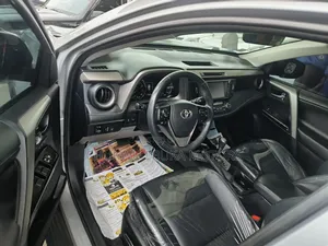 Toyota RAV4 Limited AWD (2.5L 4cyl 6A) 2017 Silver