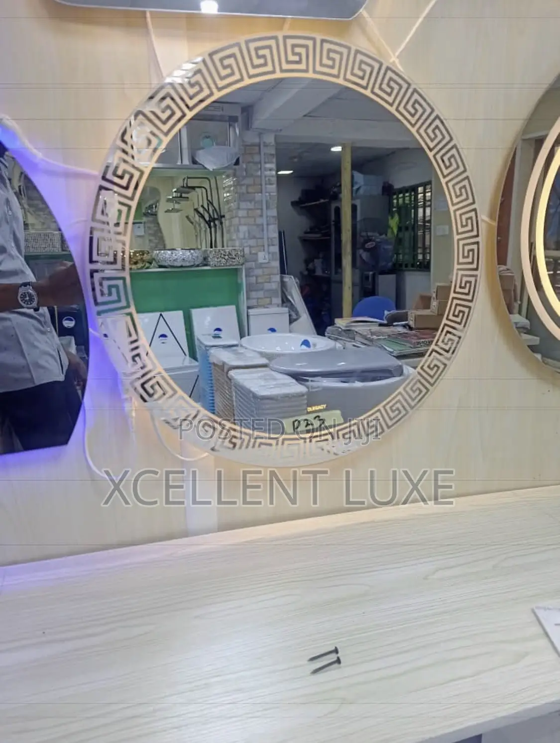 Round Led Mirror With Verses Design