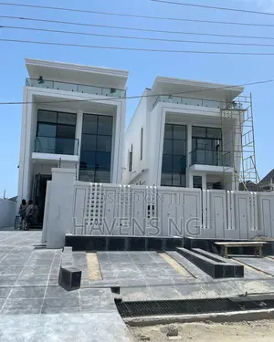 5bdrm Duplex in Chevron for sale
