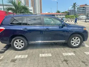 Toyota Highlander for Rent (Self-Drive)
