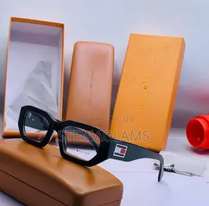 Photo - Tommy Hilfiger Frame Glasses, Simply Retro Lightweight