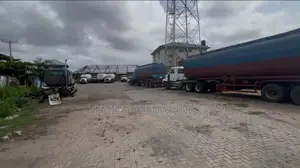 Different 2 Bay Warehouse in a Good Location