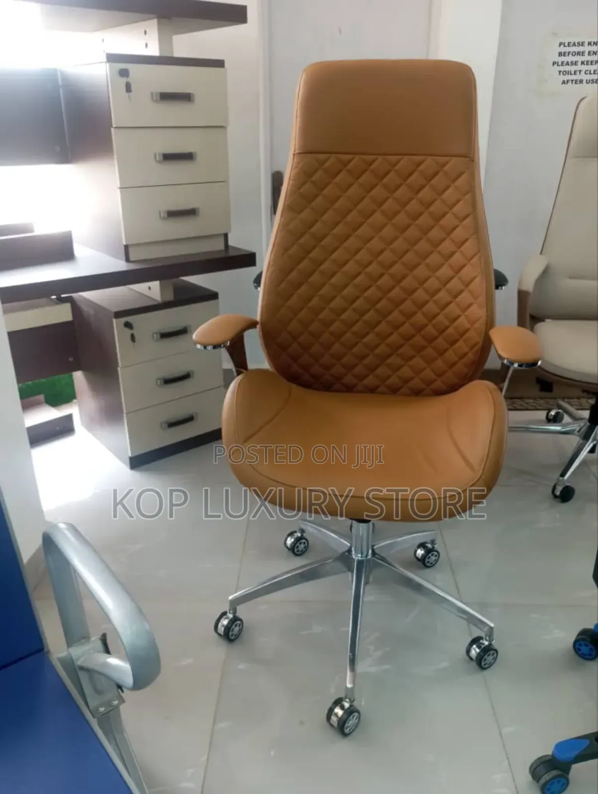 Quality Executive Adjustable Swivel Leather Office Chair.
