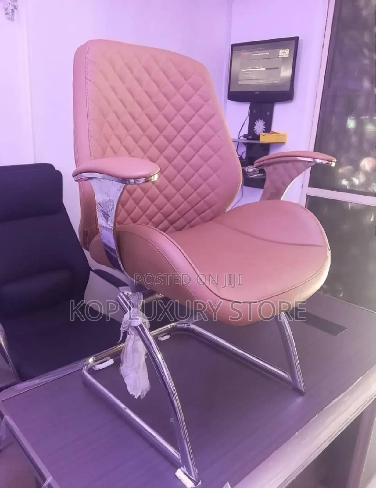 Quality Executive Adjustable Swivel Leather Office Chair.