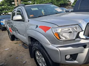 Toyota Tacoma 4dr Double Cab 5.0 ft. SB (2.7L 4cyl 4A) 2015 Silver