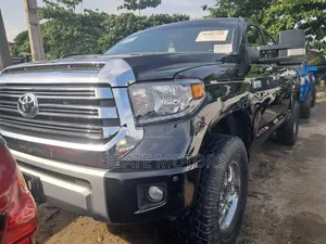 Toyota Tundra Limited 5.7L V8 4x2 Double Cab 6.6 ft. box 145.7 in. WB