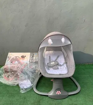 Photo - Mastela 3-in-1 Deluxe Multi-functional Bassinet/Swing