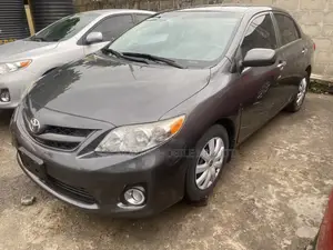 Toyota Corolla LE 4dr Sedan (1.8L 4cyl 4A) 2012 Gray
