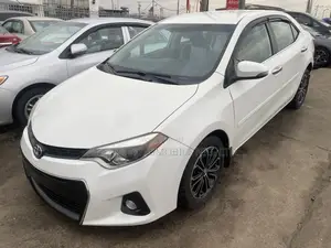 Toyota Corolla S 4dr Sedan (1.8L 4cyl CVT) 2014 White