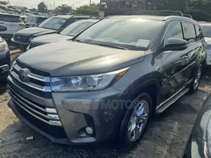 Toyota Highlander Limited Platinum 4x4 V6 (3.5L 6cyl 8A) 2017 Green