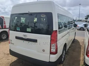 Toyota HiAce 2021 White