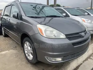 Toyota Sienna 2005 Gray