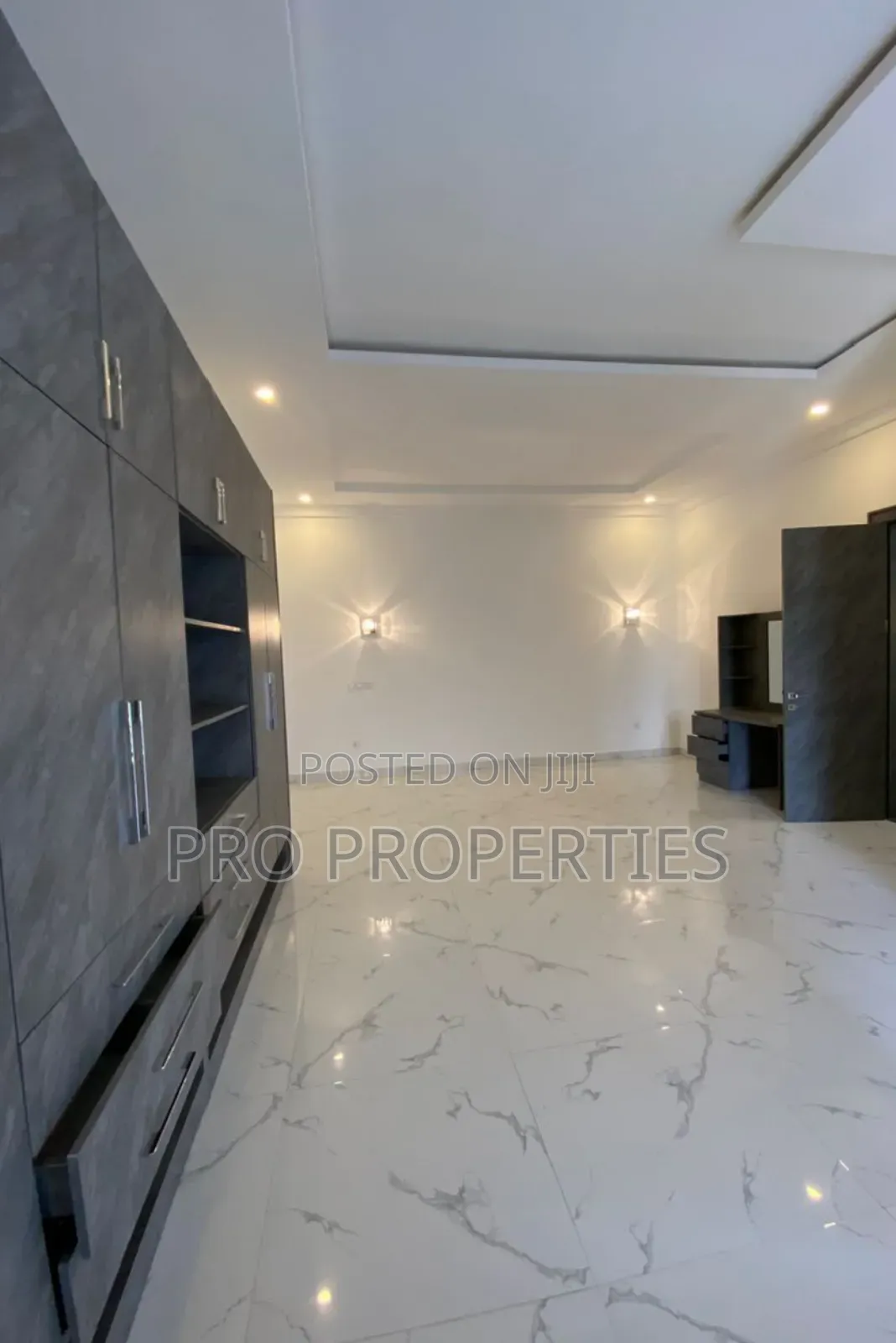 5bdrm Duplex in Apo By Ceder Crest for rent
