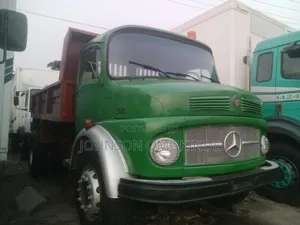 1513 Mercedes Benz Tipper