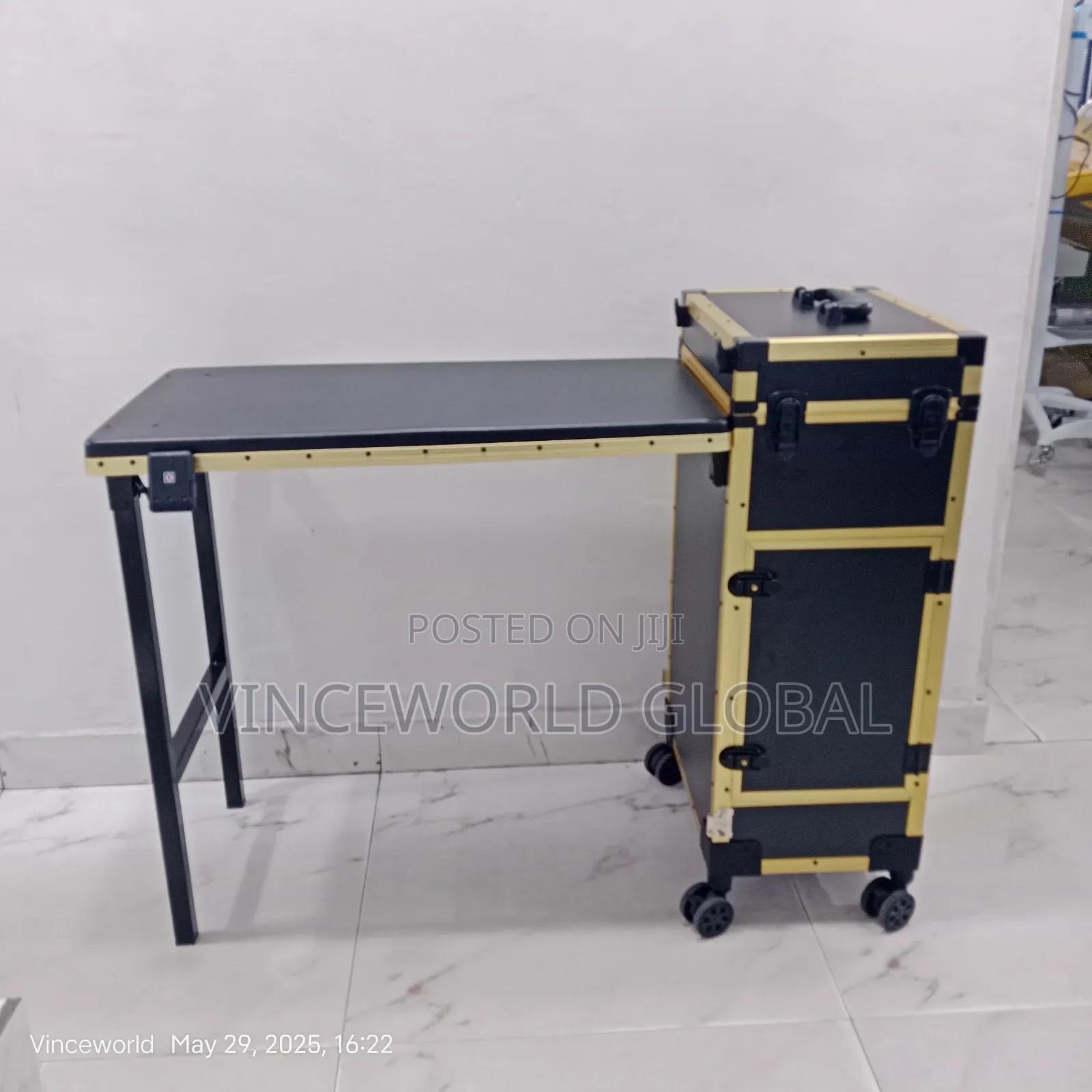 Multifunctional Foldable Nail Table