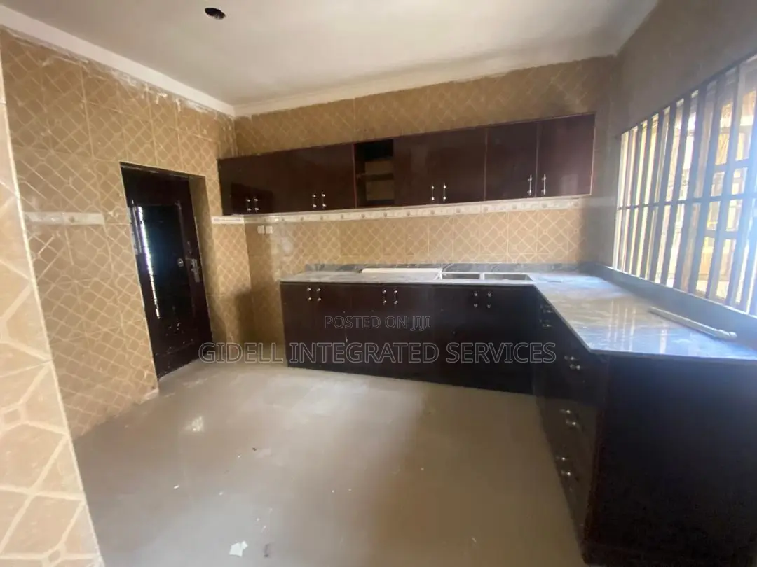 3bdrm Apartment in Area 8 for rent