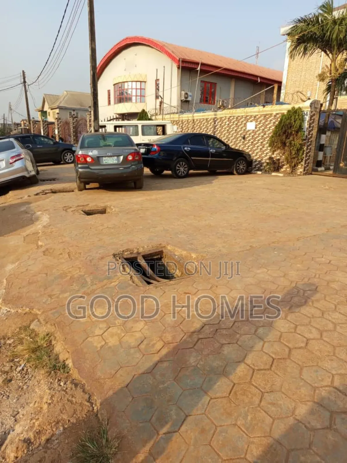 Executive 52rooms Hotel Working for Sale