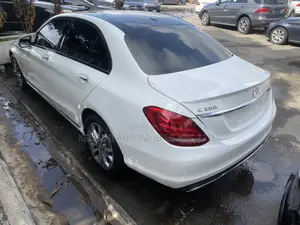 Mercedes-Benz C300 Base AWD 4Matic Sedan (2.0L 4cyl 7A) 2015 White
