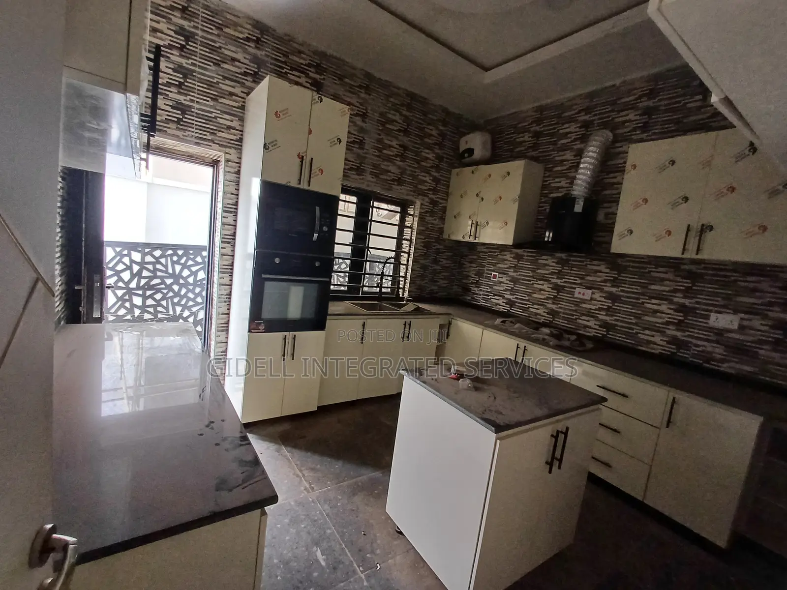 4bdrm Townhouse / Terrace in Jahi for rent