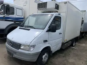 Foreign Used Mercedes Benz Cooling Van Truck