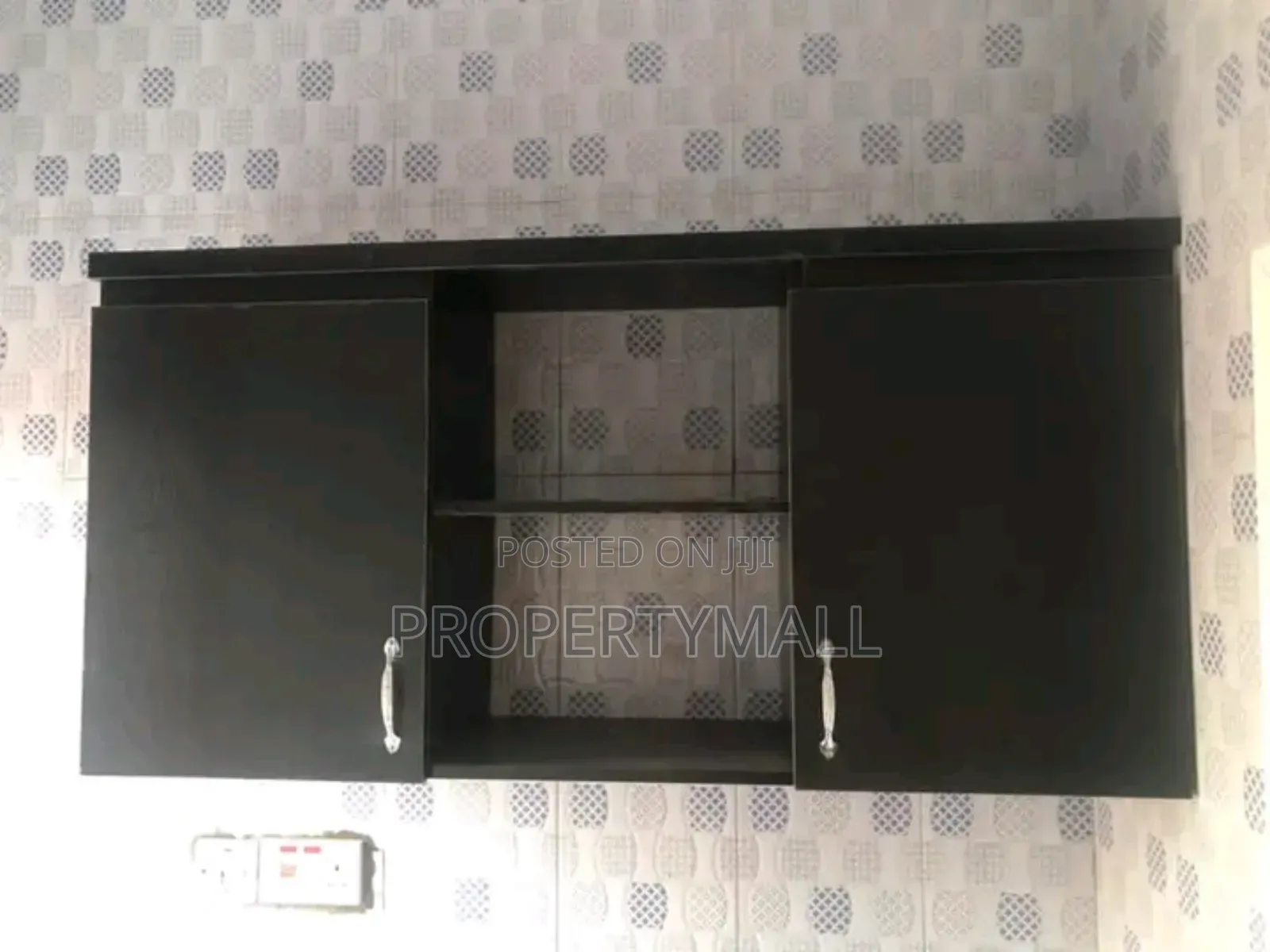 Standard Self Contain With Personal Water Heater to Let