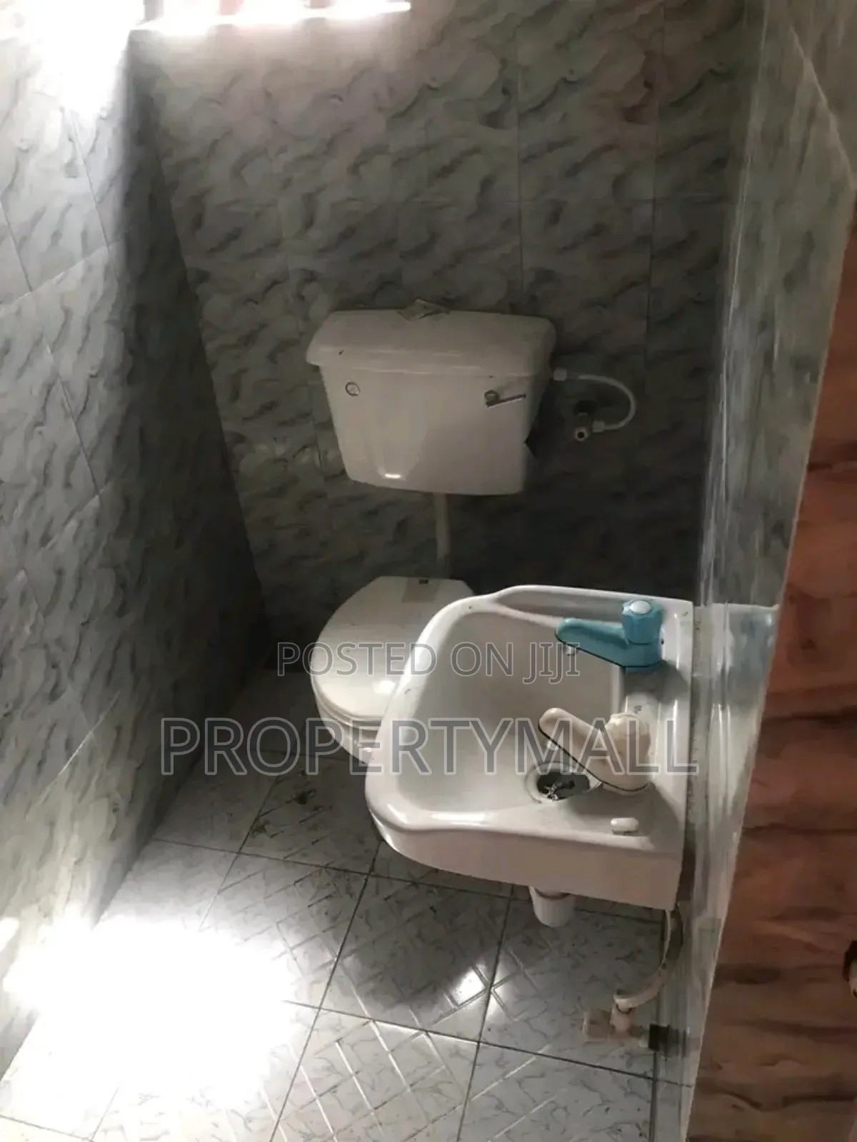 Standard Self Contain With Personal Water Heater to Let