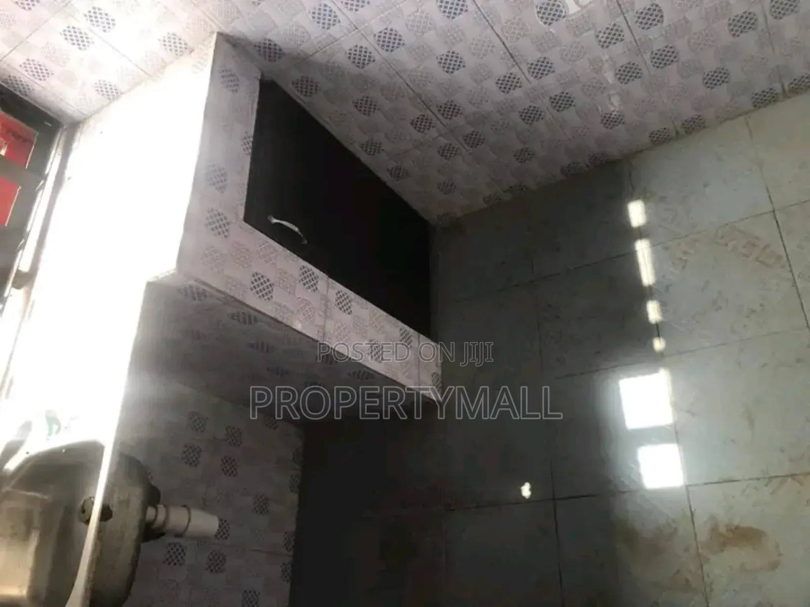 Standard Self Contain With Personal Water Heater to Let