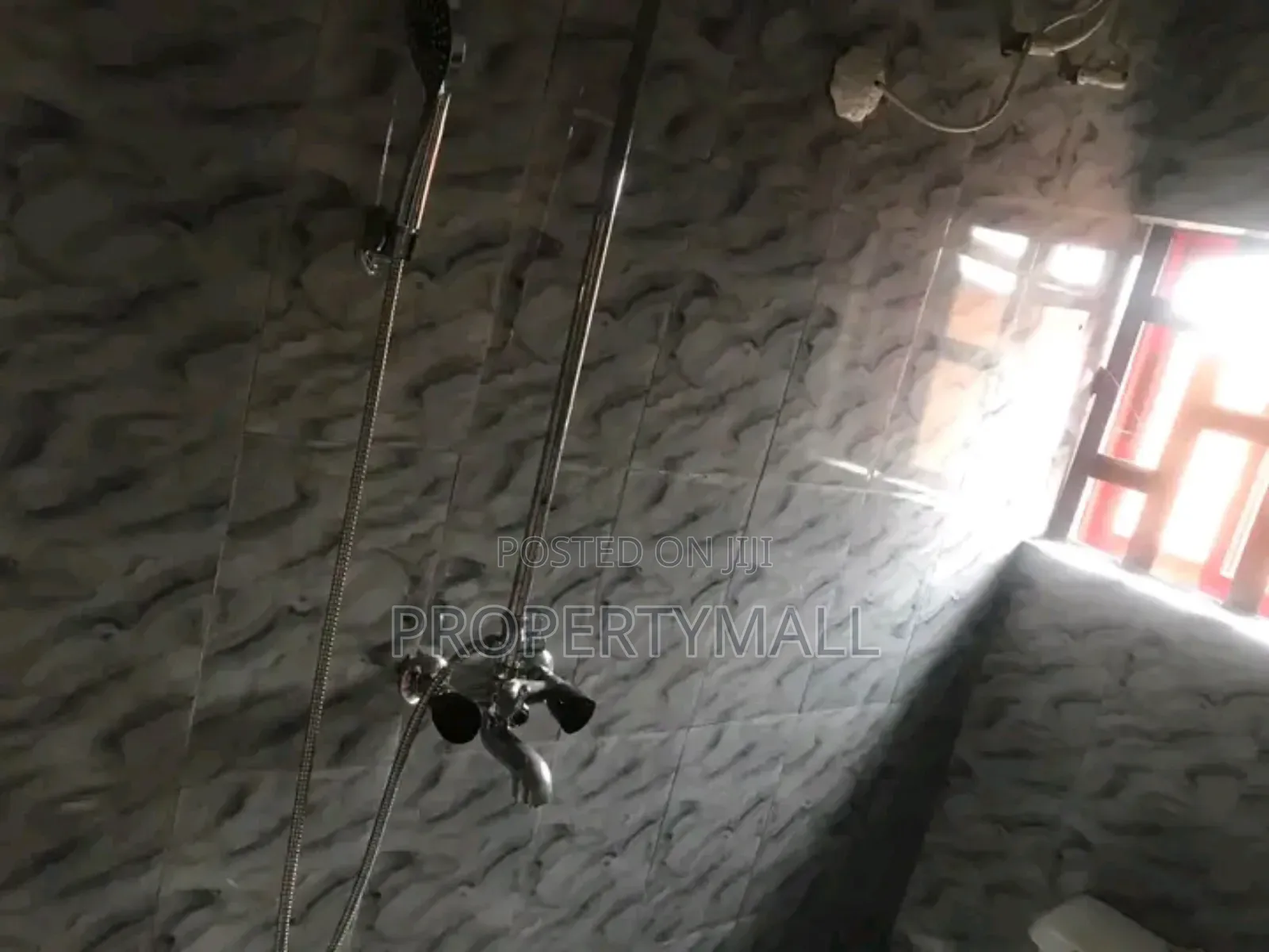 Standard Self Contain With Personal Water Heater to Let