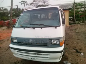 Toyota HiAce 2002 White