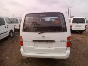 Toyota HiAce 2002 White