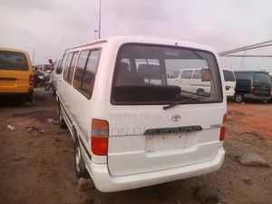 Toyota HiAce 2002 White