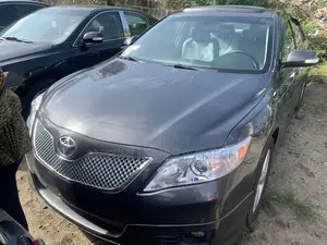 Toyota Camry SE 4dr Sedan (2.5L 4cyl 6A) 2011 Gray