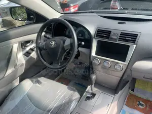 Toyota Camry SE 4dr Sedan (2.5L 4cyl 6A) 2011 Gray