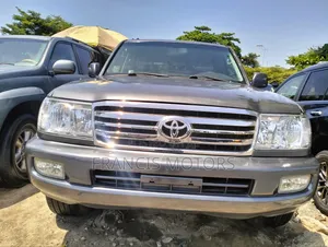 Toyota Land Cruiser 2005 Gray