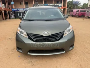 Toyota Aqua 2013 Green