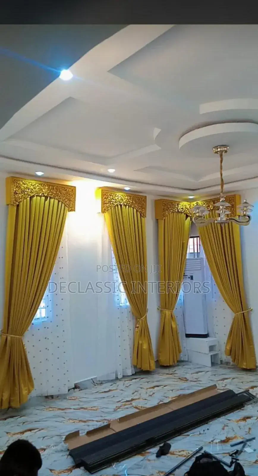 Stock Curtain With Antique Board