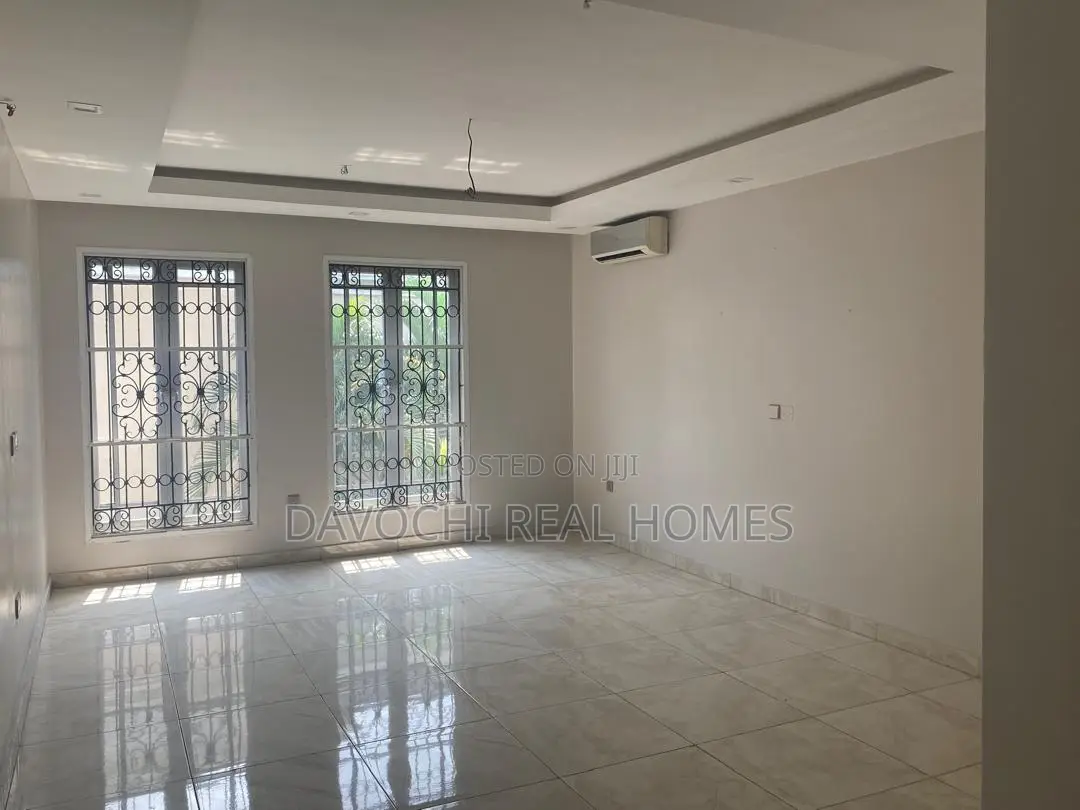 5bdrm Penthouse in Royal Garden Estate, VGC / Ajah for rent