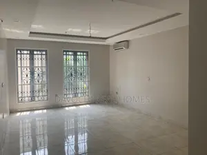 5bdrm Penthouse in Royal Garden Estate, VGC / Ajah for rent