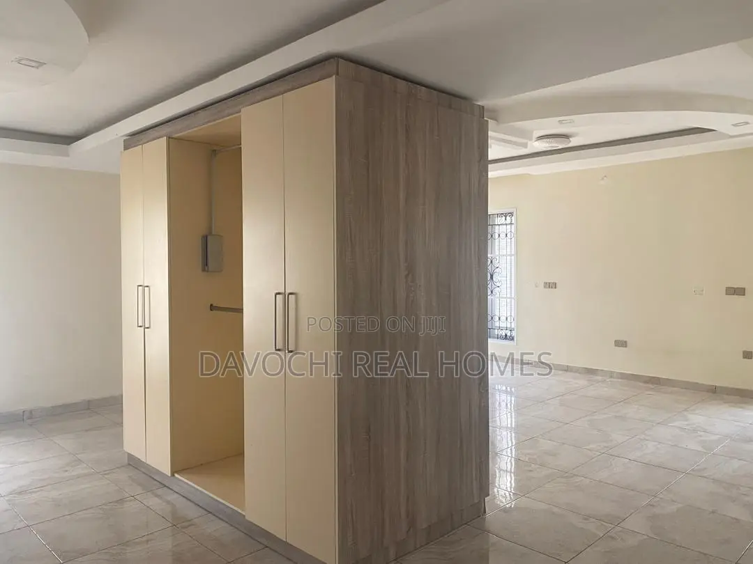 5bdrm Penthouse in Royal Garden Estate, VGC / Ajah for rent