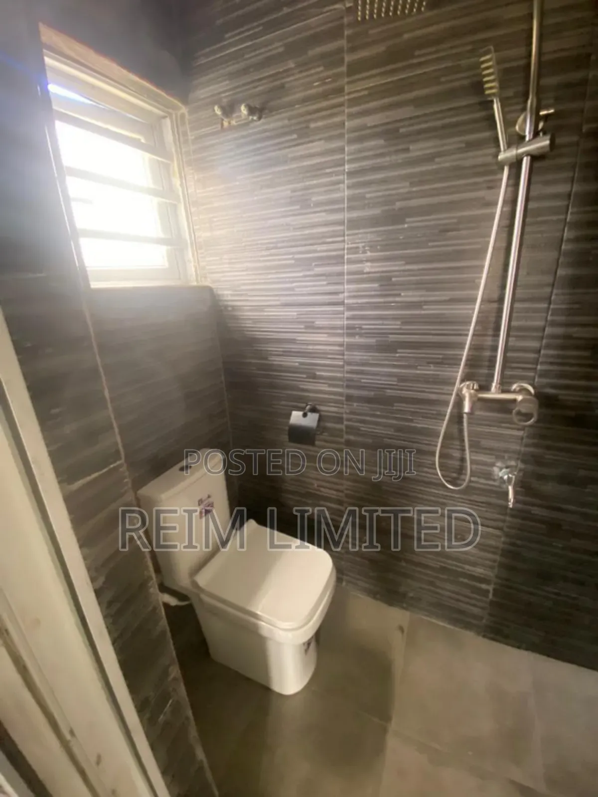 2bdrm Apartment in Omorogor Street, Warri for rent