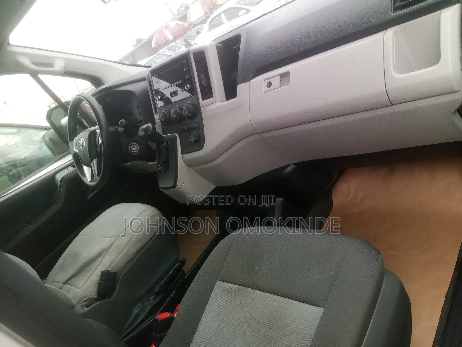 Toyota HiAce 2021 White