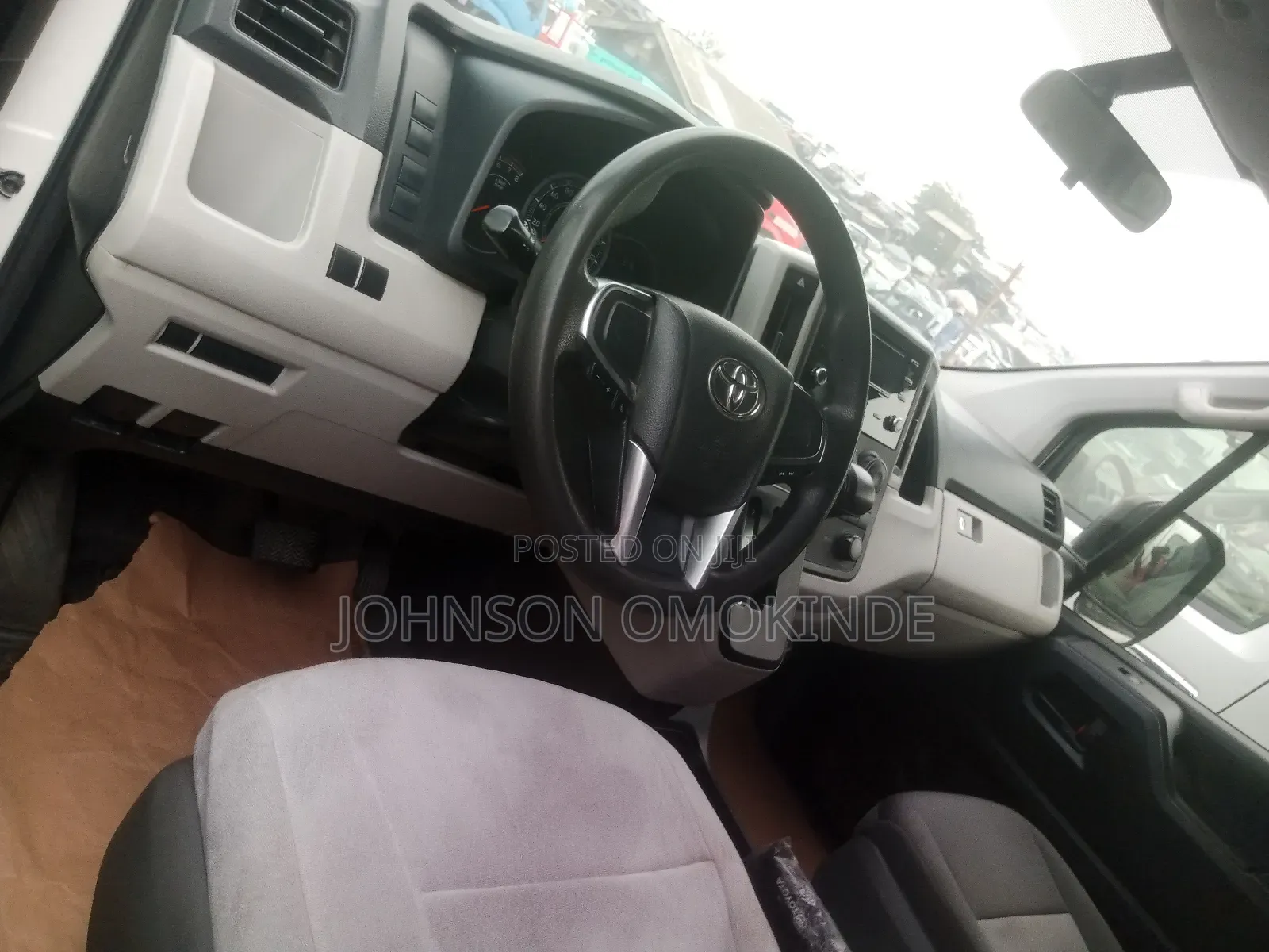 Toyota HiAce 2021 White