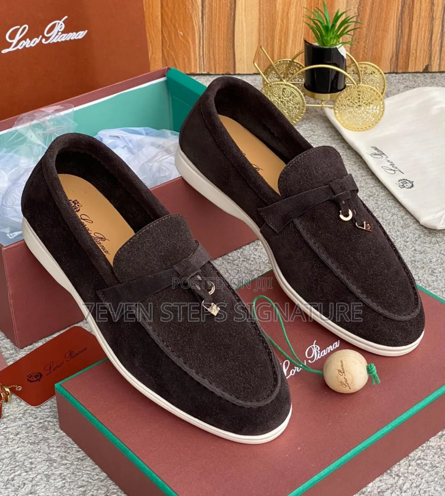 The decline of the visible logo