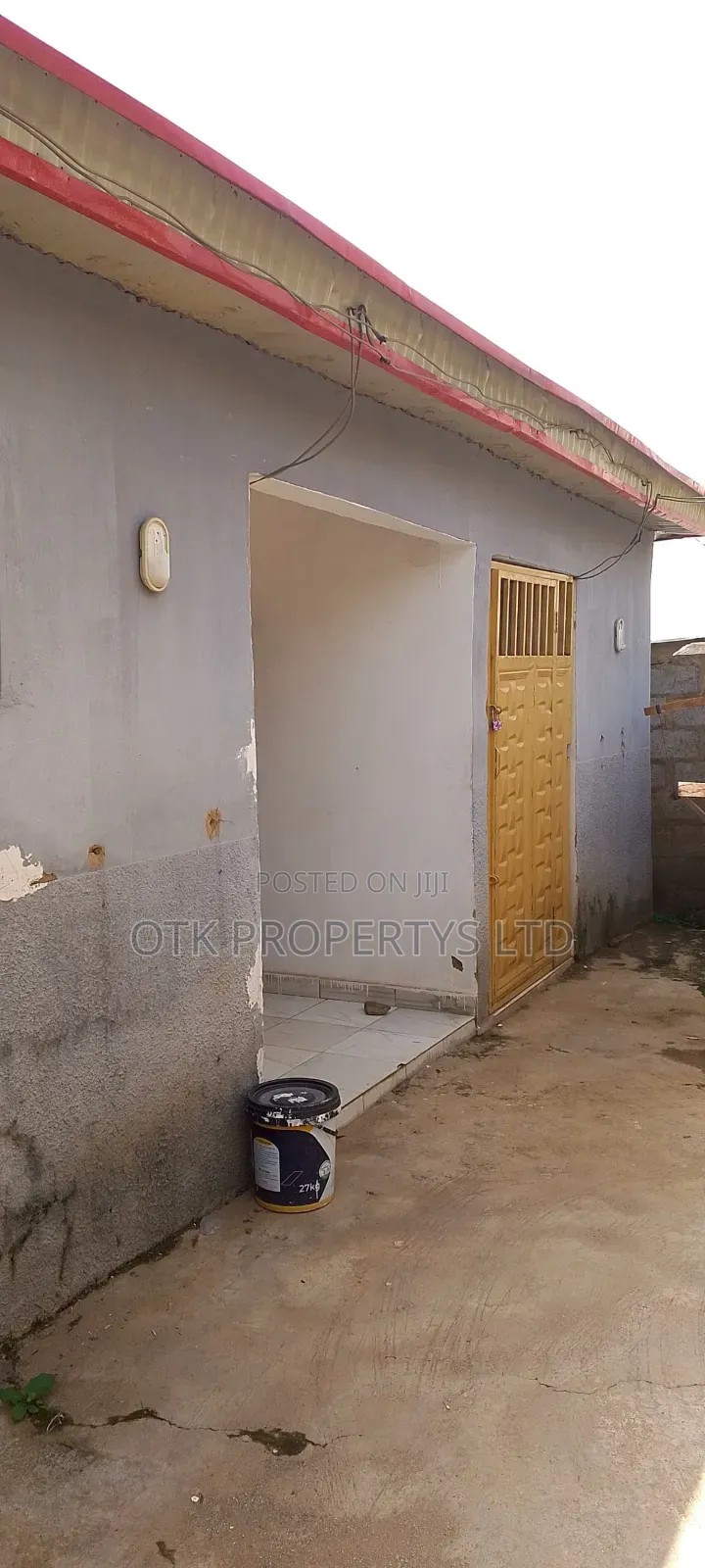 Mini Flat in Anglican for sale