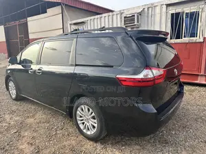 Toyota Sienna 2015 Green