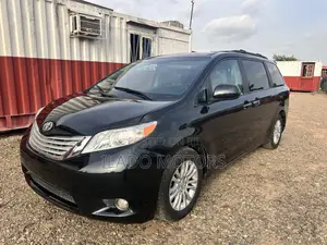 Toyota Sienna 2015 Green
