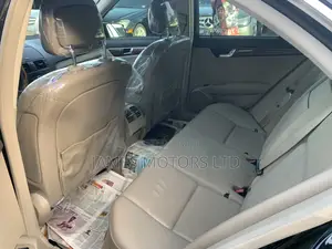 Mercedes-Benz C300 2011 Black