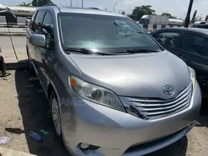 Toyota Sienna 2013 Silver