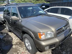 Photo - Nissan Pathfinder 2004 Gray