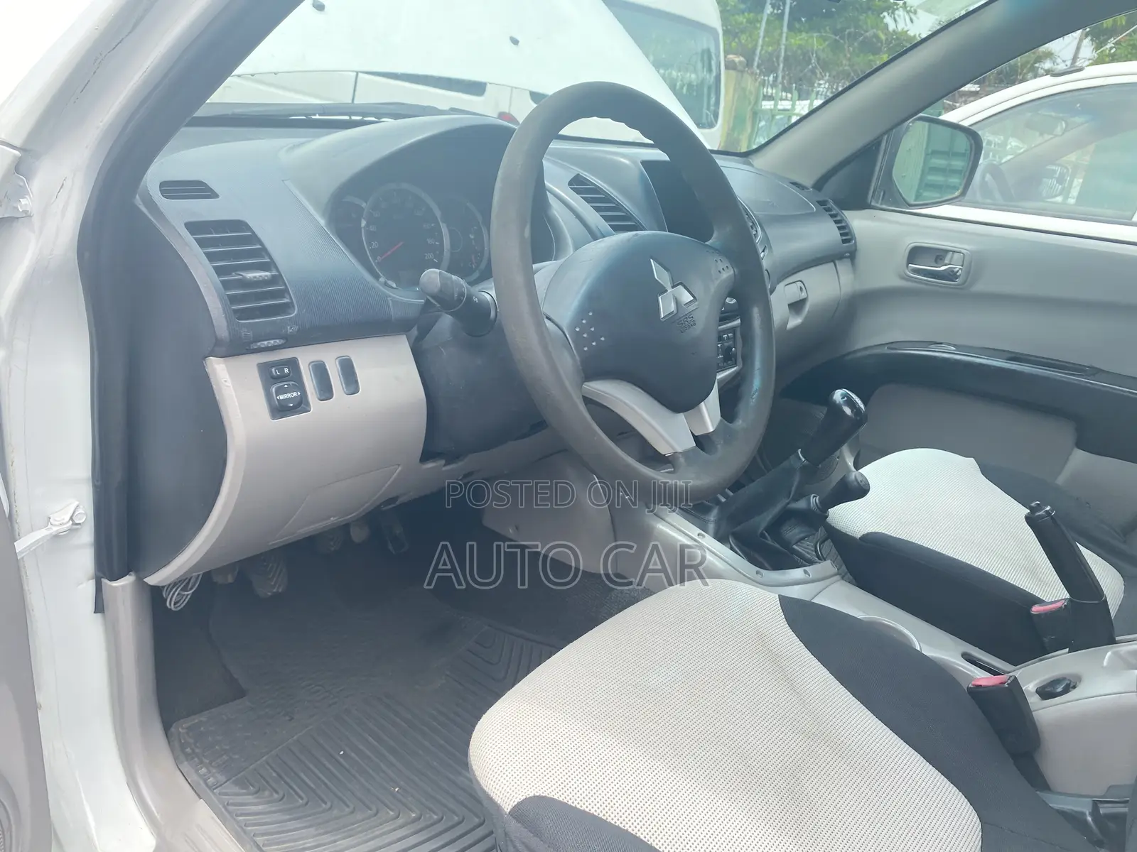 Mitsubishi L200 2013 White